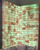 Соляная стена, скрытый монтаж на профиль, шлифованная плитка 2,5 см (1 кв.м.) Гималайская соль в интерьере спальни himalaysalt.ru